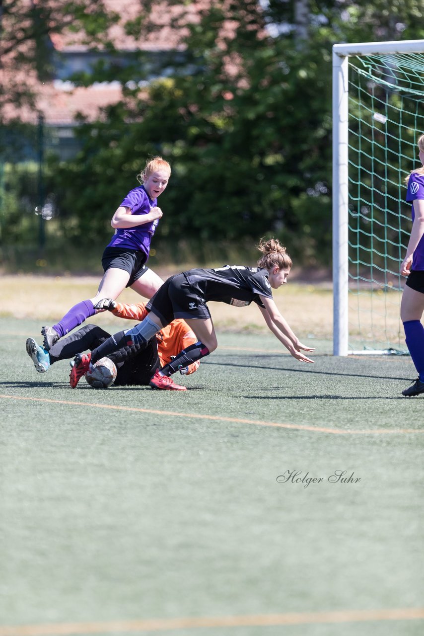 Bild 128 - wBJ SV Henstedt Ulzburg - TuS Rotenhof : Ergebnis: 12:0